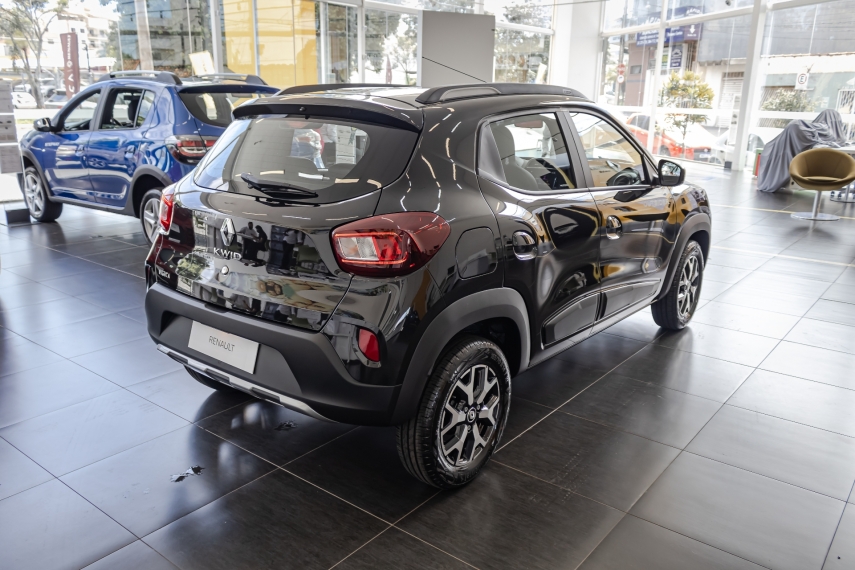kwid outsider.