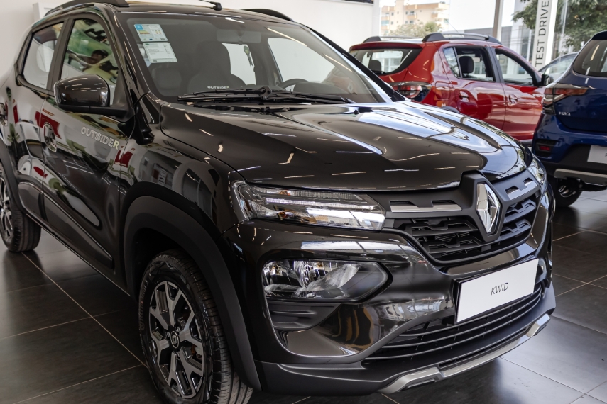 kwid outsider.