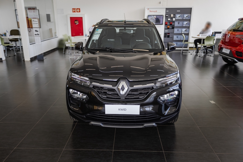 kwid outsider.