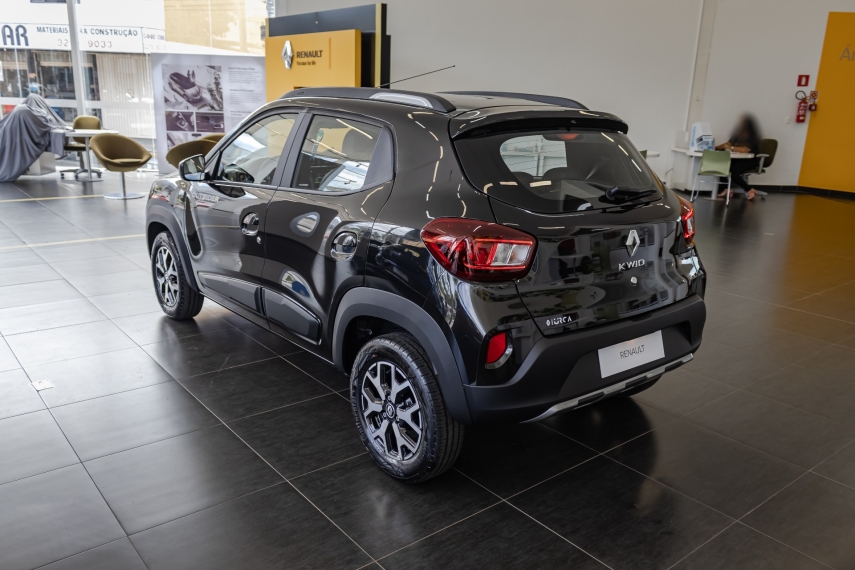kwid outsider.