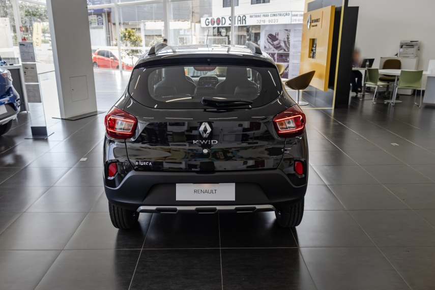 kwid outsider.