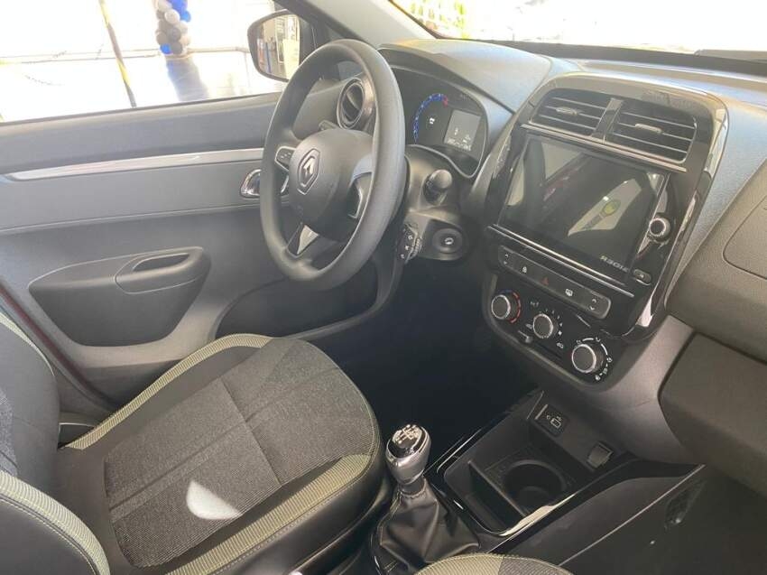 kwid outsider 1.0