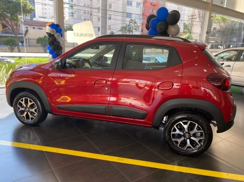 kwid outsider 1.0
