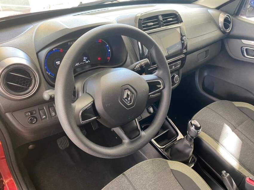kwid outsider 1.0
