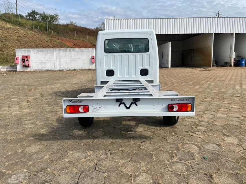master chassi cabine l2h1 / bau 18m³ vendido separadamente