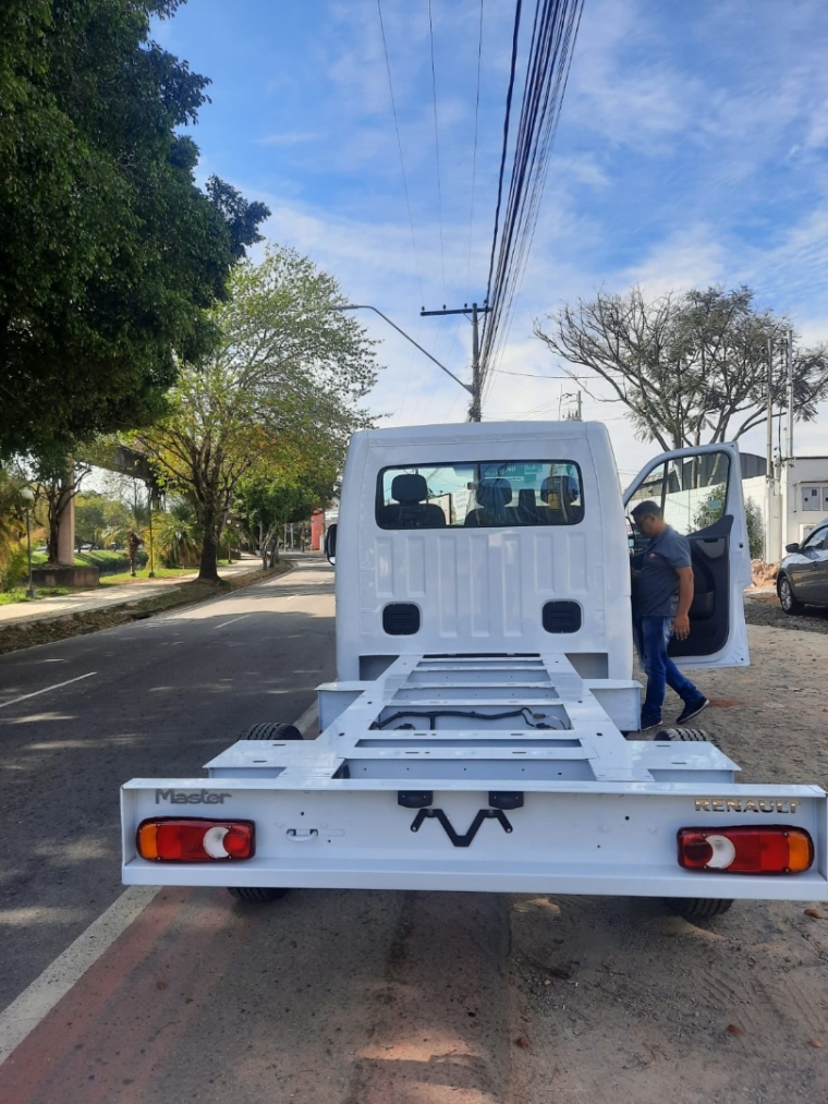 master chassi cabine l2h1 / bau 18m³ vendido separadamente