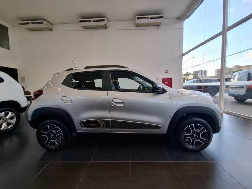 renault kwid e-tech automatico 23/246