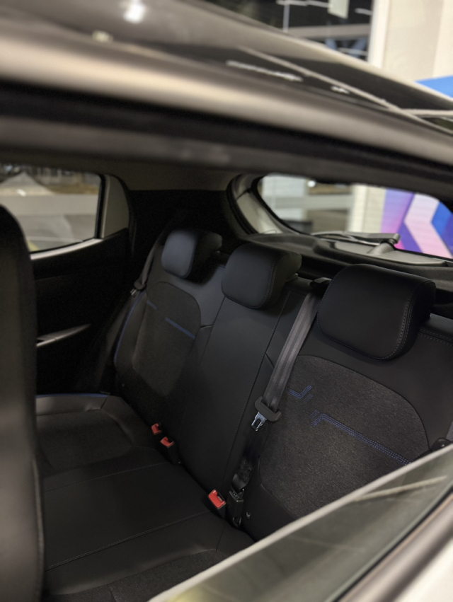 kwid iconic - condicao unica14