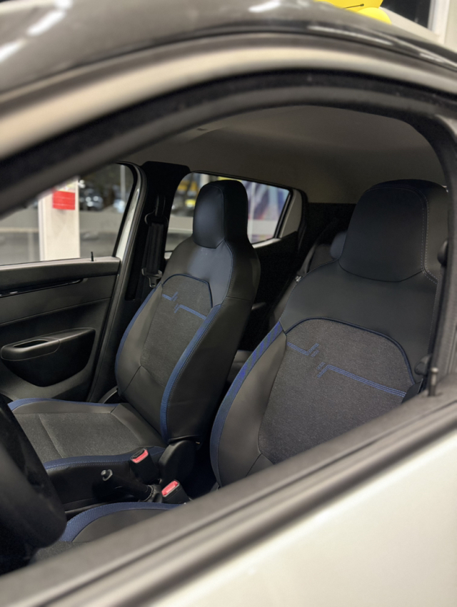 kwid iconic - condicao unica11