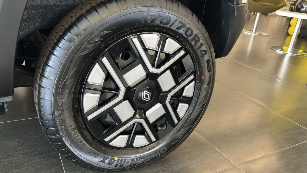 novo renault kwid e-tech18