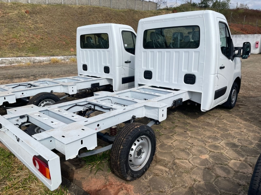 master chassi cabine l2h1 / bau 18m&sup3; vendido separadamente13