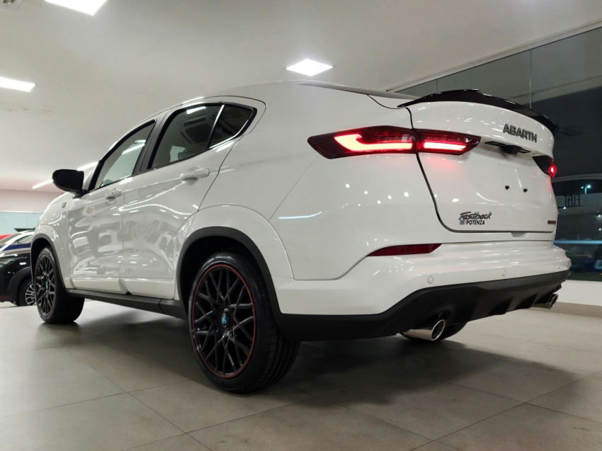 fiat fastback 1.3 turbo 270 flex abarth at6 25/25 0km