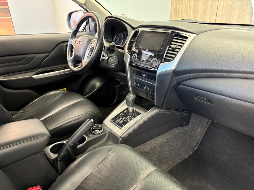 mitsubishi l200 triton 2.4 16v turbo diesel sport hpe cd 4p 4x4 automatico 2023 mitsubishi l200 triton 2.4 16v turbo diesel sport hpe cd 4p 4x4 automatico 2023