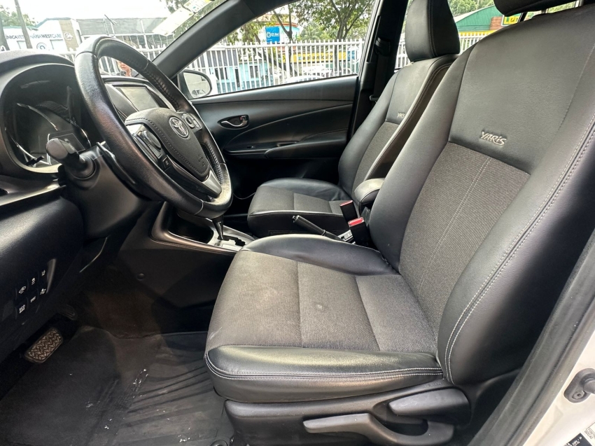 toyota yaris 1.5 16v flex xs multidrive 24/25 seminovo6