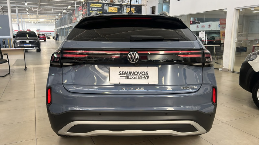 volkswagen nivus 1.0 200 tsi total flex comfortline at 25/26 seminovo4