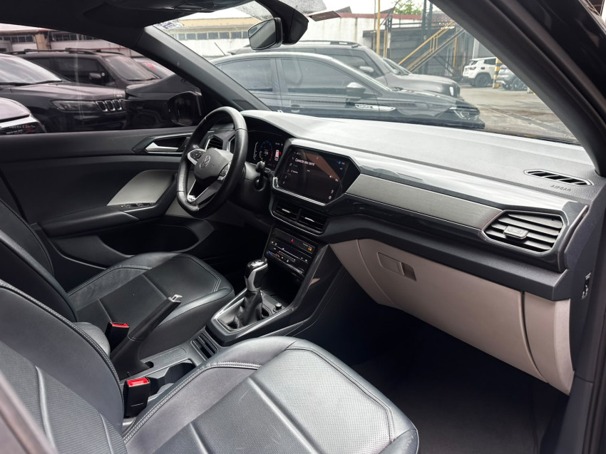 volkswagen t-cross 1.4 250 tsi total flex highline at 22/23 seminovo9