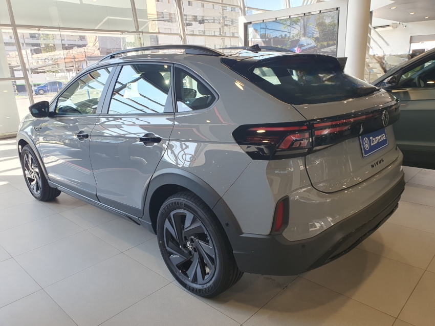volkswagen nivus 1.0 200 tsi total flex highline automatico 4p 2025