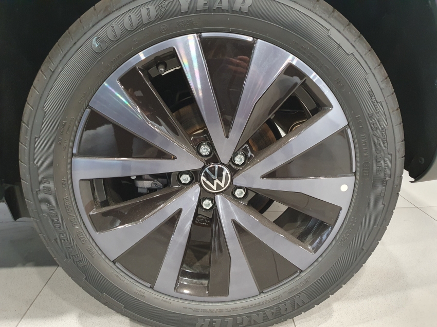 volkswagen taos 1.4 250 tsi total flex comfortline automatico 4p 2025