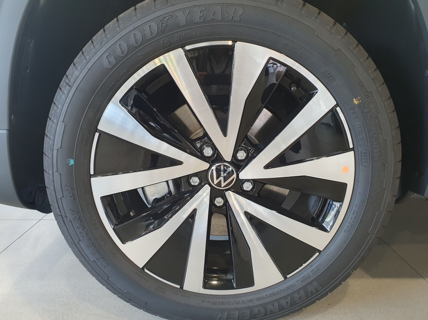 volkswagen taos 1.4 250 tsi total flex comfortline automatico 4p 2025