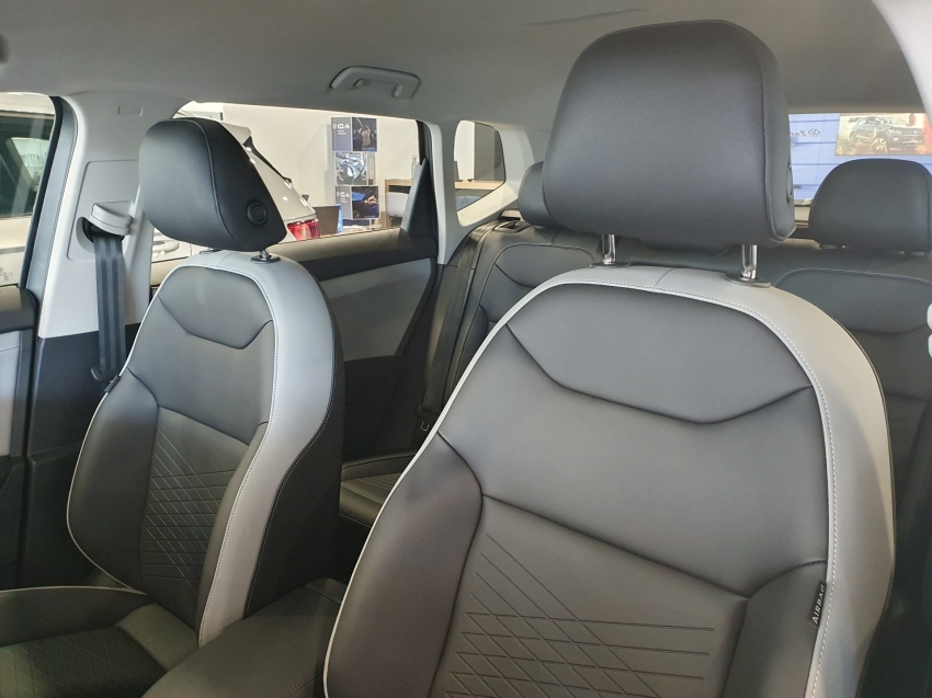 volkswagen taos 1.4 250 tsi total flex comfortline automatico 4p 2025