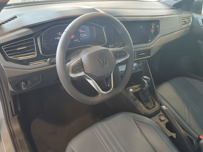 volkswagen nivus 1.0 200 tsi total flex highline automatico 4p 2025