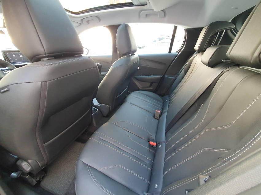 peugeot 208 1.6 16v flex griffe at6 4p automatico 2023