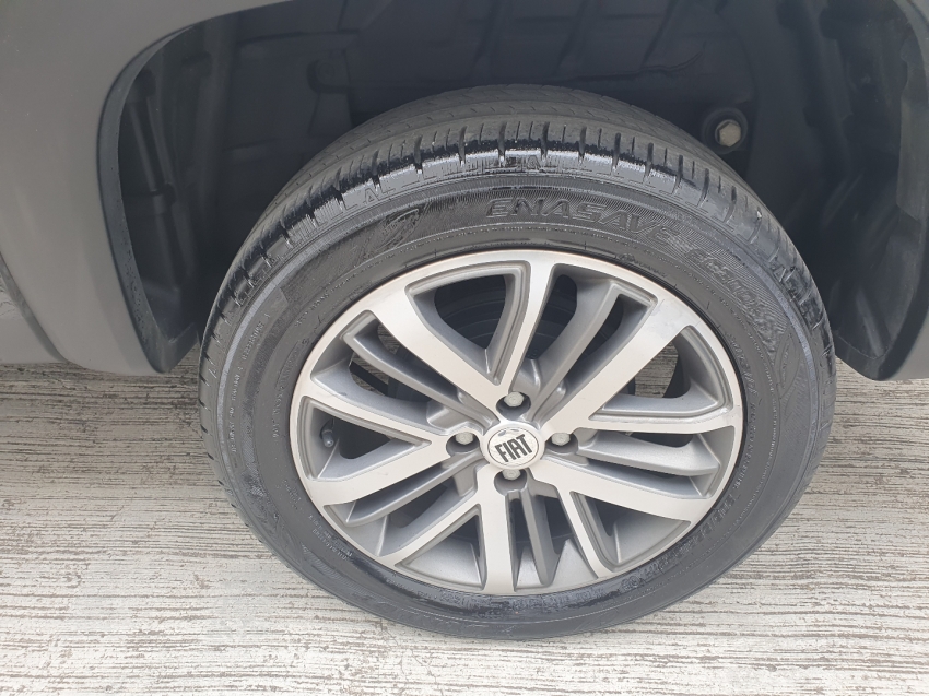 fiat strada 1.3 firefly flex volcano cd cvt 4p automatico 2023