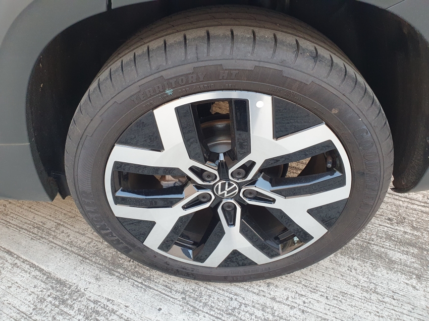 volkswagen taos 1.4 250 tsi total flex highline automatico 4p 202617
