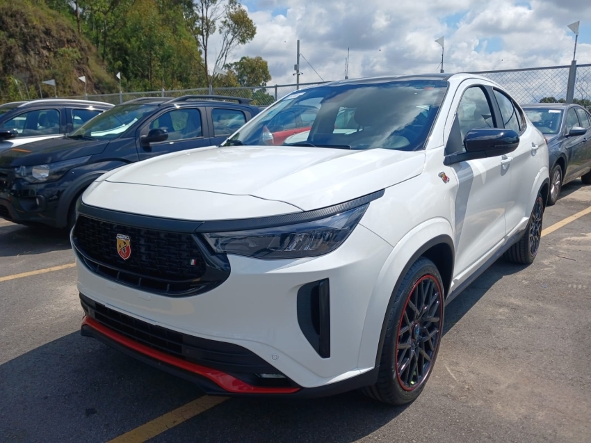 fiat fastback abarth turbo 270 flex at 2025 - 0km