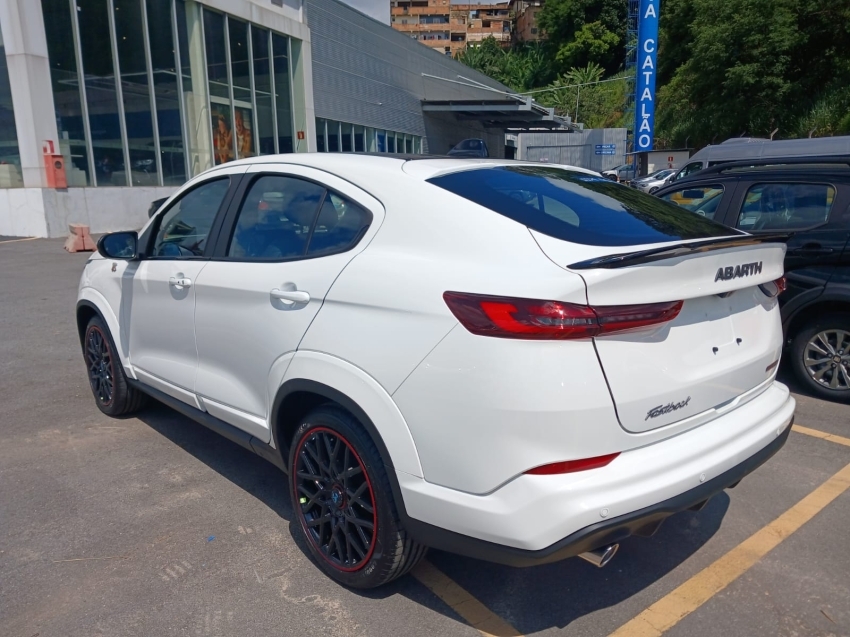 fiat fastback abarth turbo 270 flex at 2025 - 0km