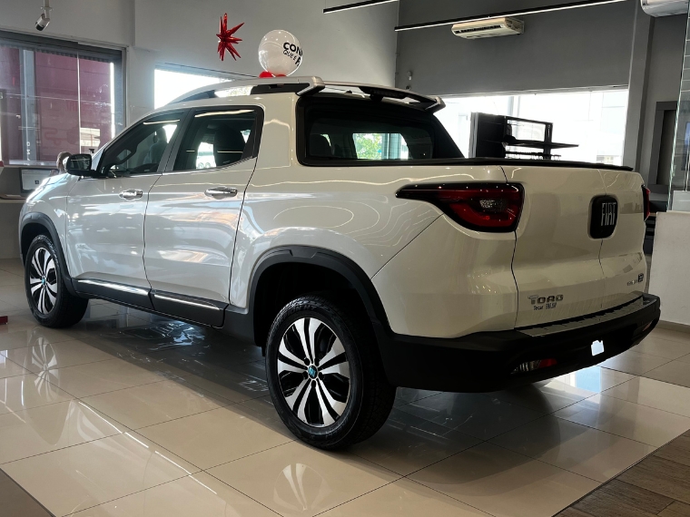 fiat toro volcano turbo diesel 4x4 at9 2025 - 0km