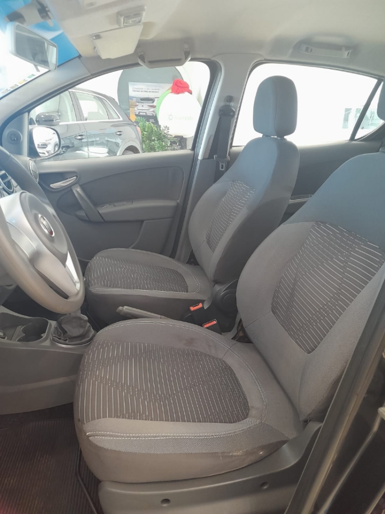 fiat palio 1.4 mpi attractive 8v flex 4p manual 2013