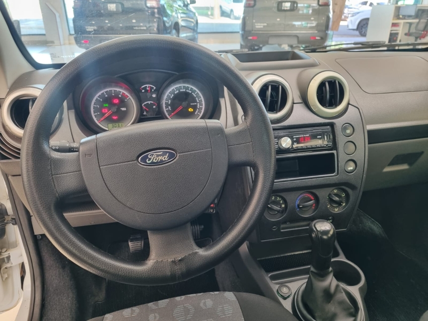 ford fiesta 1.0 rocam hatch 8v flex 4p manual 201310