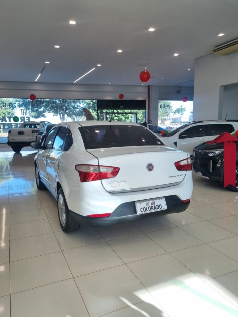 fiat grand siena 1.6 mpi essence 16v flex 4p automatizado automatico 20153