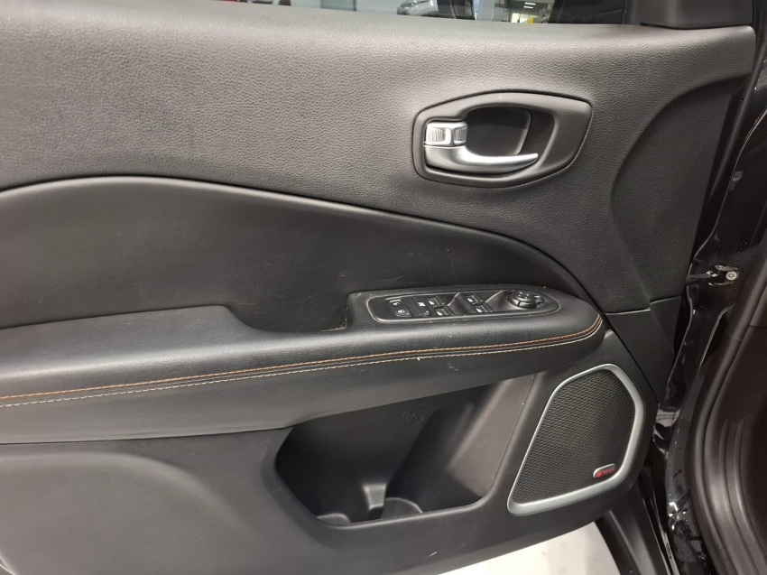 jeep compass 2.0 16v flex longitude automatico 4p 2018 jeep compass 2.0 16v flex longitude automatico 4p 2018