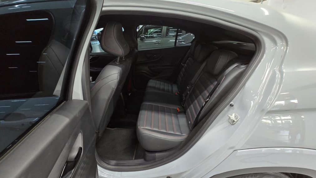 fiat fastback 1.3 turbo 270 flex abarth at6 4p automatico 202511