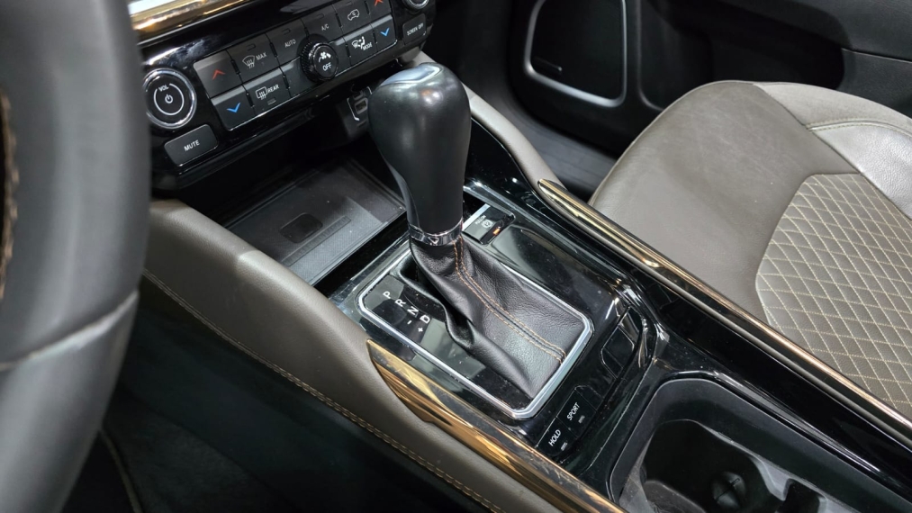 jeep commander 1.3 t270 turbo flex overland at6.7