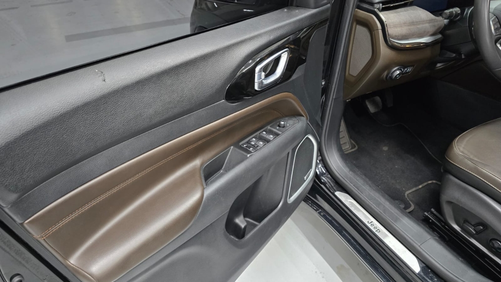 jeep commander 1.3 t270 turbo flex overland at6.10