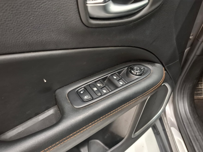 jeep compass 2.0 16v flex limited automatico 4p 2018 jeep compass 2.0 16v flex limited automatico 4p 2018