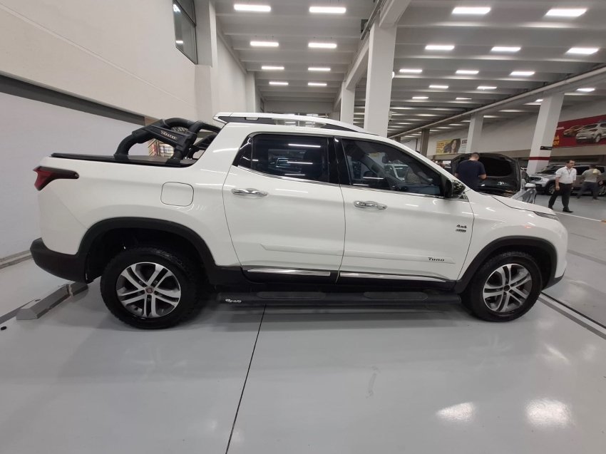 fiat toro 2.0 16v turbo diesel volcano 4wd at9 2017 fiat toro 2.0 16v turbo diesel volcano 4wd at9 2017
