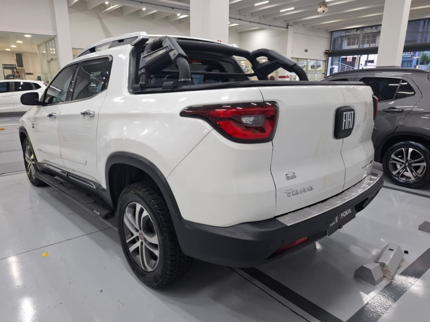 fiat toro 2.0 16v turbo diesel volcano 4wd at9 2017 fiat toro 2.0 16v turbo diesel volcano 4wd at9 2017