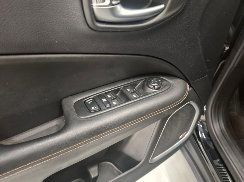 jeep compass 2.0 16v flex longitude automatico 4p 2017 jeep compass 2.0 16v flex longitude automatico 4p 2017