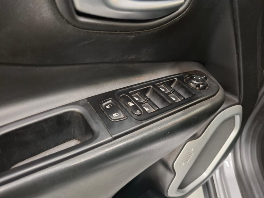 jeep renegade 2.0 16v turbo diesel longitude 4p 4x4 automatico 2021 jeep renegade 2.0 16v turbo diesel longitude 4p 4x4 automatico 2021