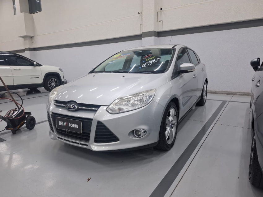 ford focus 2.0 se hatch 16v flex 4p auto automatico 2014 ford focus 2.0 se hatch 16v flex 4p auto automatico 2014