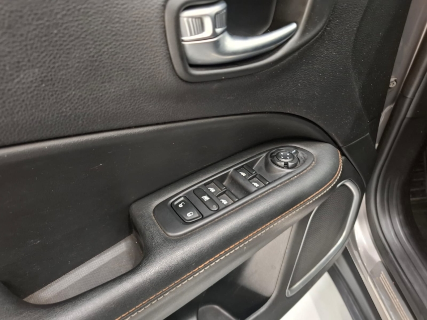 jeep compass 2.0 16v flex longitude automatico 4p 2018 jeep compass 2.0 16v flex longitude automatico 4p 2018