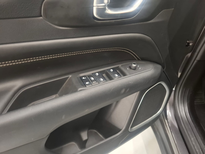 jeep compass 1.3 t270 turbo flex longitude at6 4p automatico 2024 jeep compass 1.3 t270 turbo flex longitude at6 4p automatico 2024