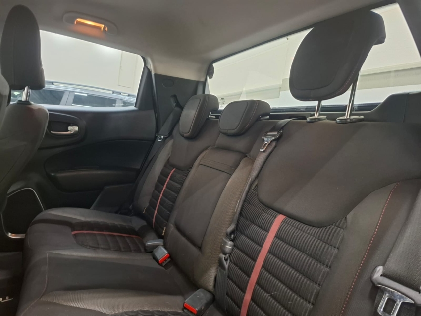 fiat toro 1.8 16v evo flex freedom at6 4p automatico 2018 fiat toro 1.8 16v evo flex freedom at6 4p automatico 2018