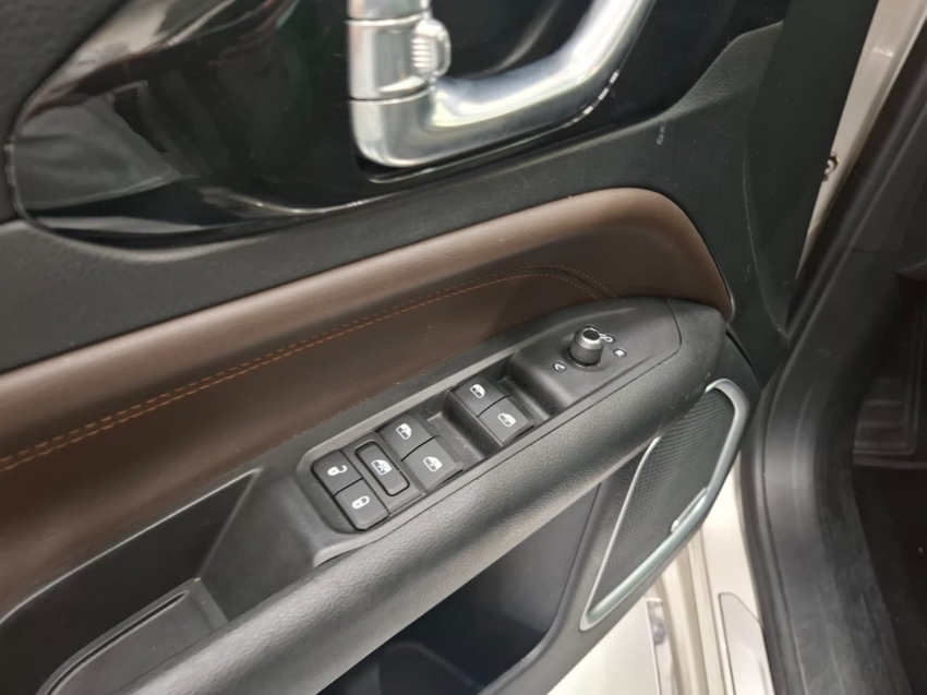 jeep commander 2.0 td380 turbo diesel overland at9 4p automatico 2022