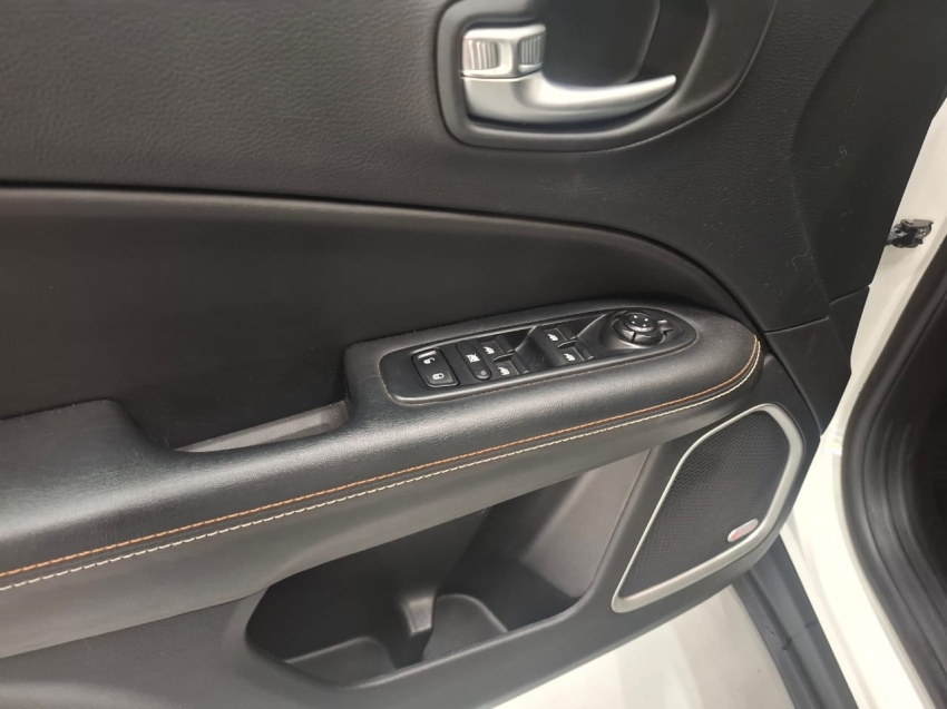 jeep compass 2.0 16v flex longitude automatico 4p 2017 jeep compass 2.0 16v flex longitude automatico 4p 2017