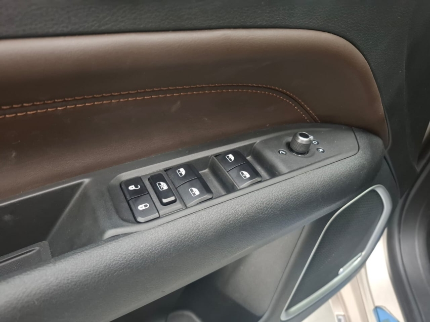 jeep commander 1.3 t270 turbo flex overland at6 4p automatico 2023 jeep commander 1.3 t270 turbo flex overland at6 4p automatico 2023